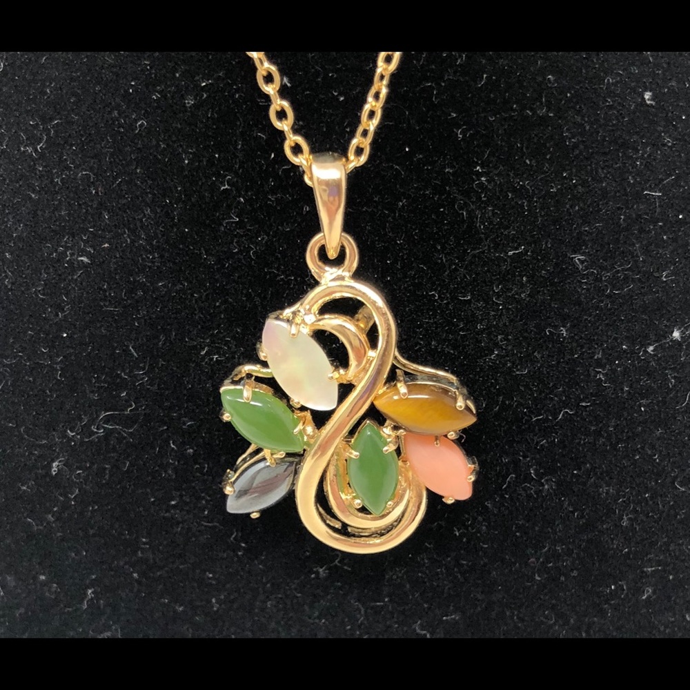 NEW CASSIAR MOUNTAIN JADE Pendant Gold Necklace